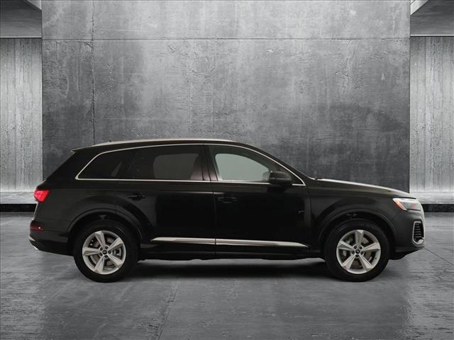 new 2025 Audi Q7 car, priced at $68,595