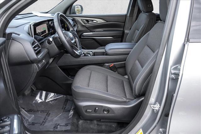 used 2025 Chevrolet Traverse car, priced at $35,498