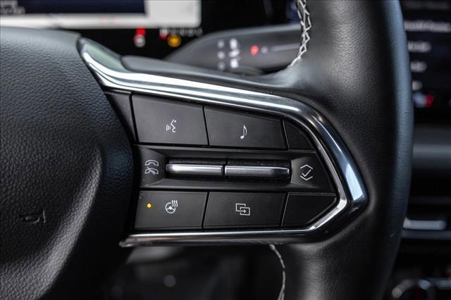 used 2025 Chevrolet Traverse car, priced at $35,498