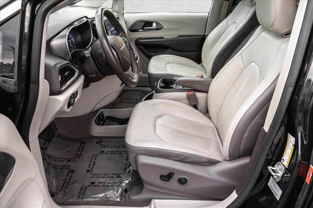 used 2017 Chrysler Pacifica car, priced at $13,987