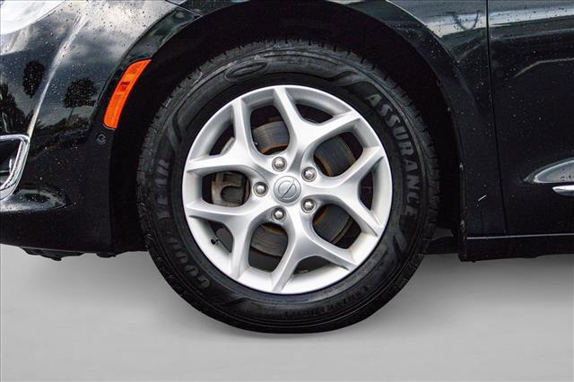 used 2017 Chrysler Pacifica car, priced at $13,987