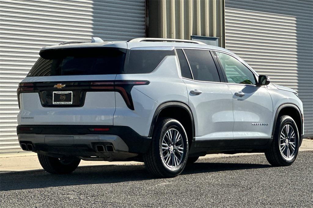 used 2025 Chevrolet Traverse car, priced at $37,499