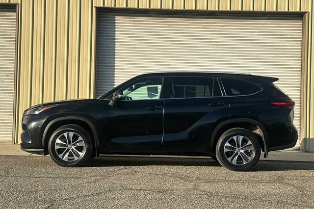 used 2022 Toyota Highlander car, priced at $34,245