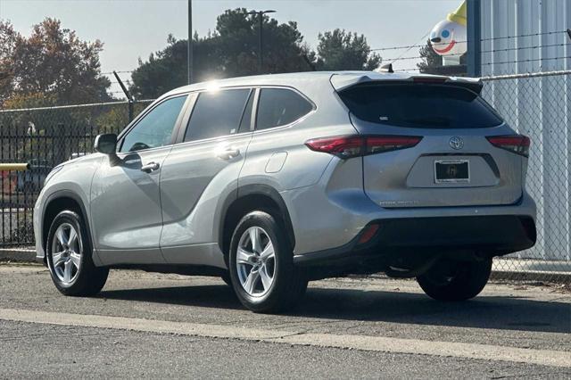 used 2023 Toyota Highlander car, priced at $32,100