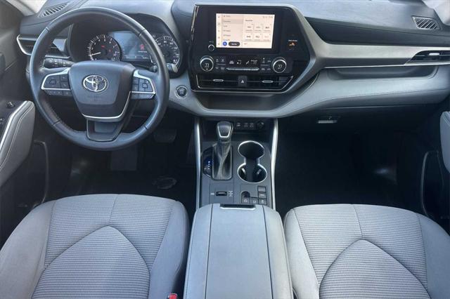 used 2023 Toyota Highlander car, priced at $32,100