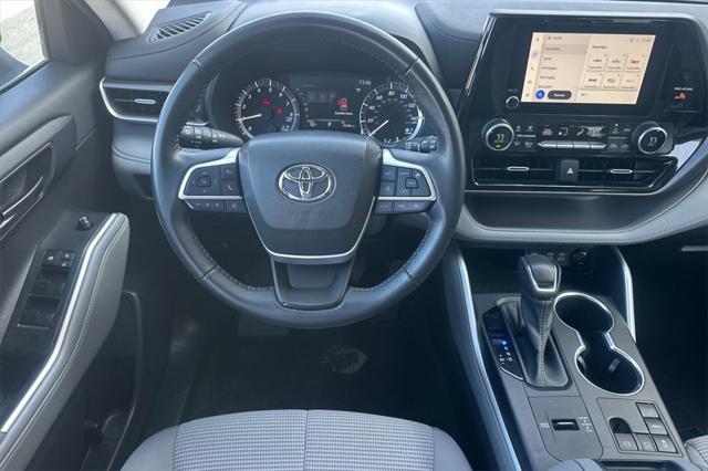 used 2023 Toyota Highlander car, priced at $32,100