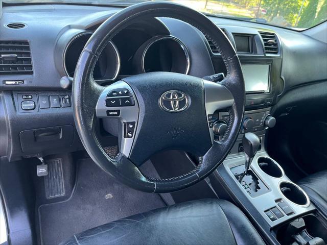 used 2011 Toyota Highlander car, priced at $10,500