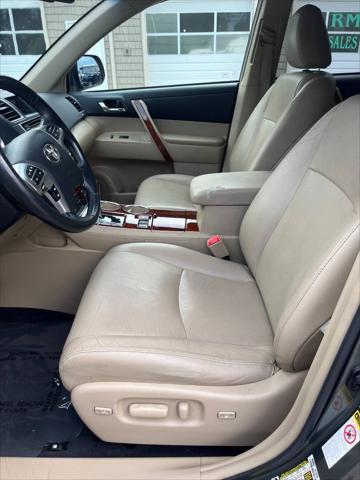 used 2013 Toyota Highlander car, priced at $10,500