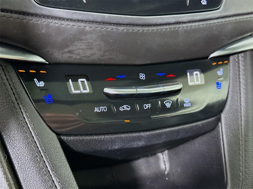 used 2022 Cadillac XT5 car, priced at $35,995