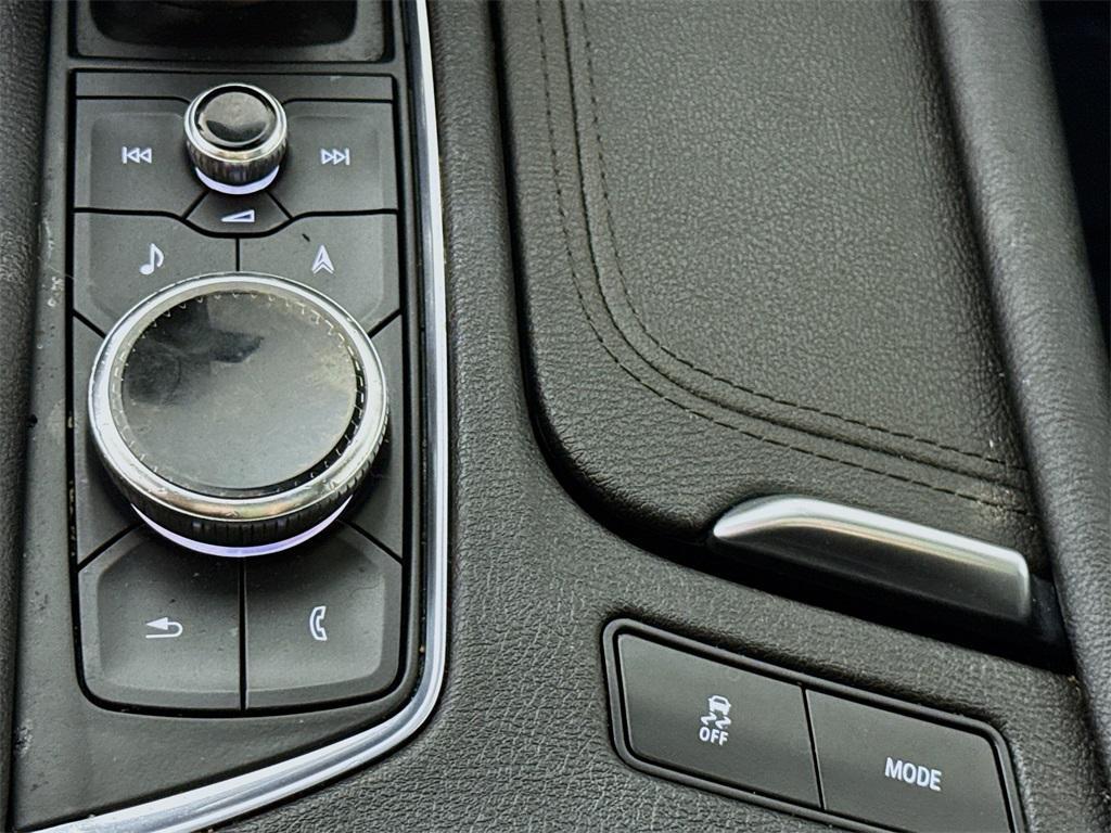 used 2022 Cadillac XT5 car, priced at $35,995