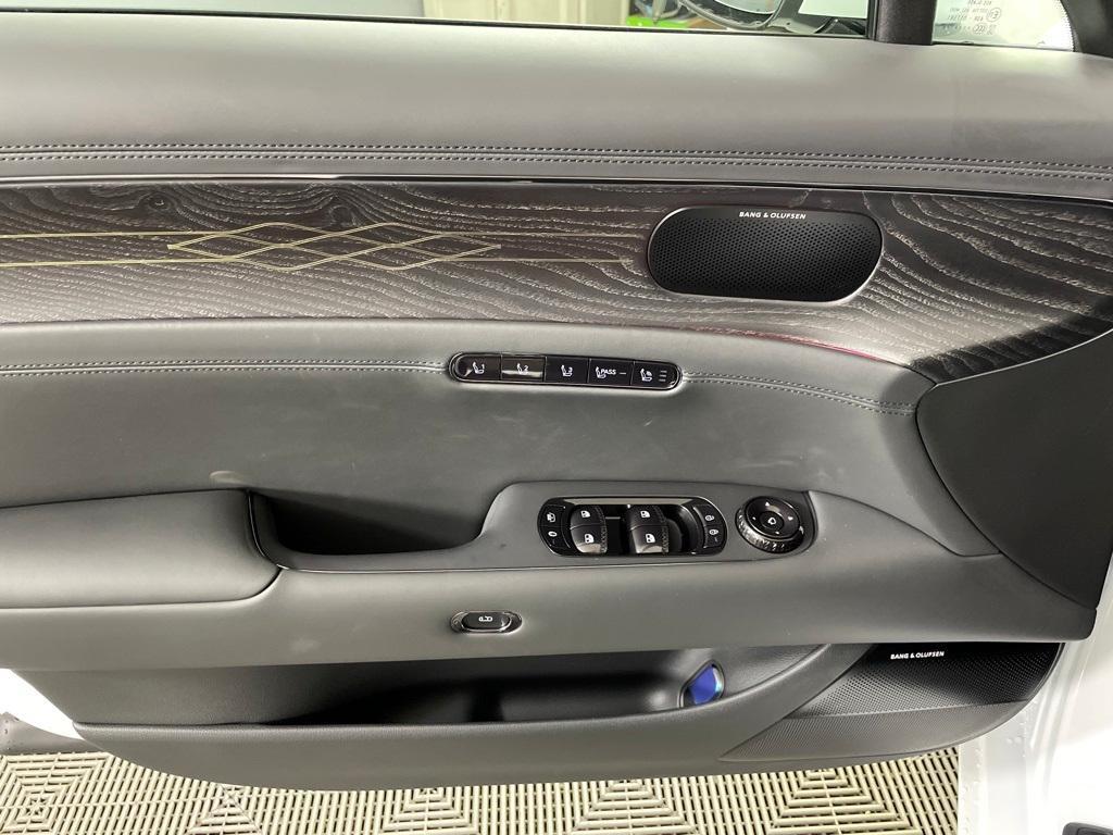 new 2026 Genesis G90 car, priced at $108,065