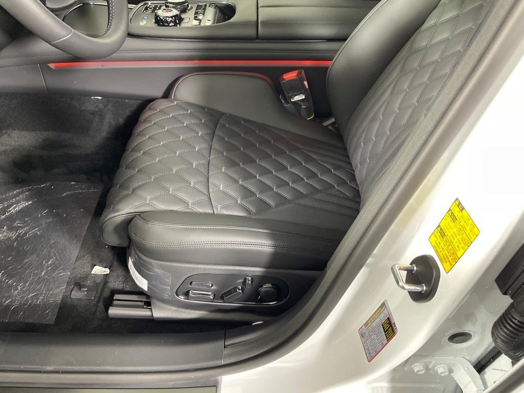 new 2026 Genesis G90 car, priced at $108,065