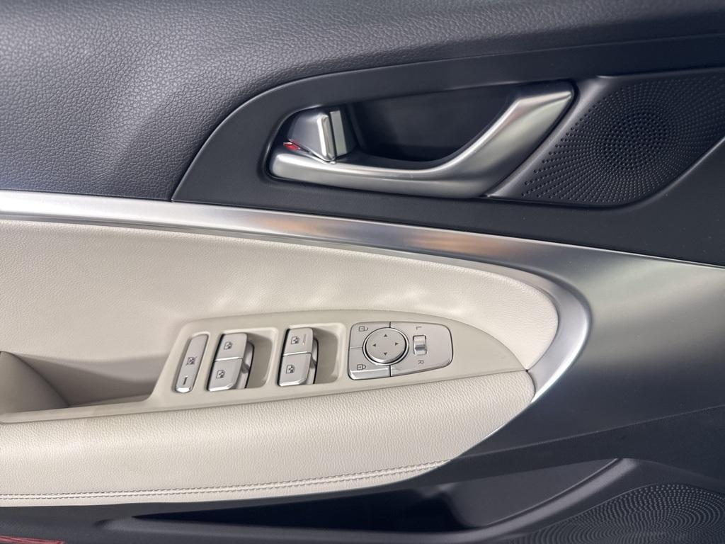 new 2025 Genesis G70 car, priced at $43,240