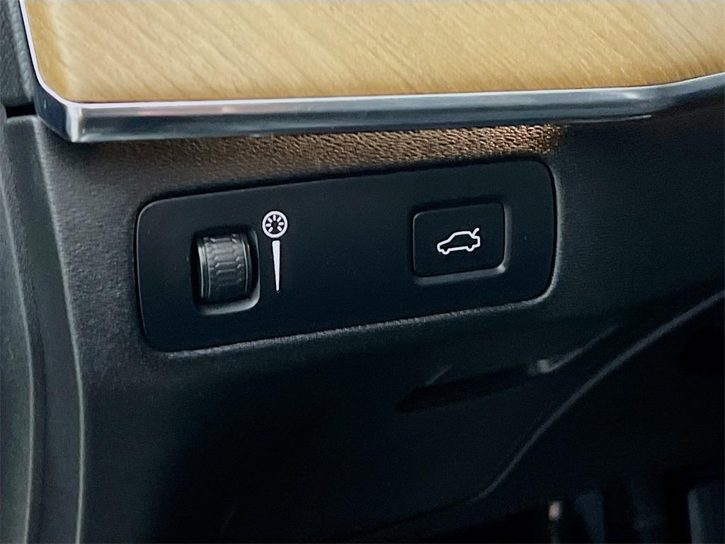 used 2022 Volvo XC90 car, priced at $43,995