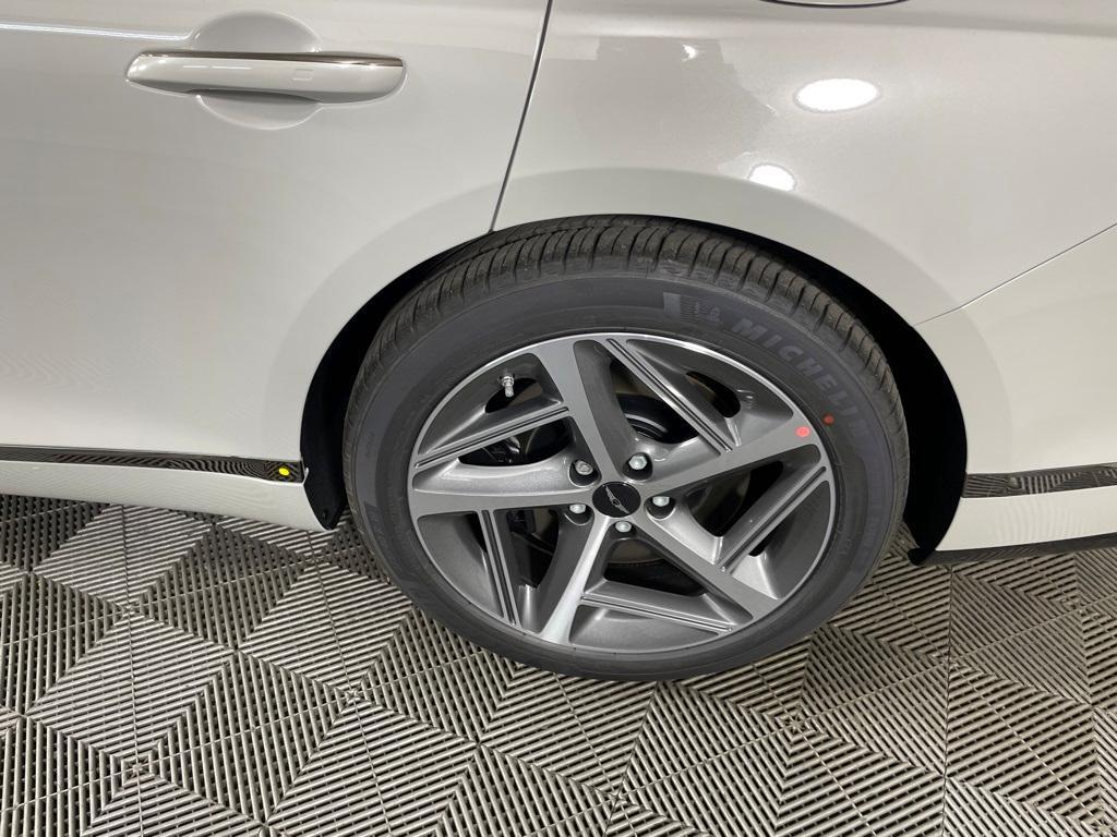 new 2025 Genesis G80 car, priced at $71,110