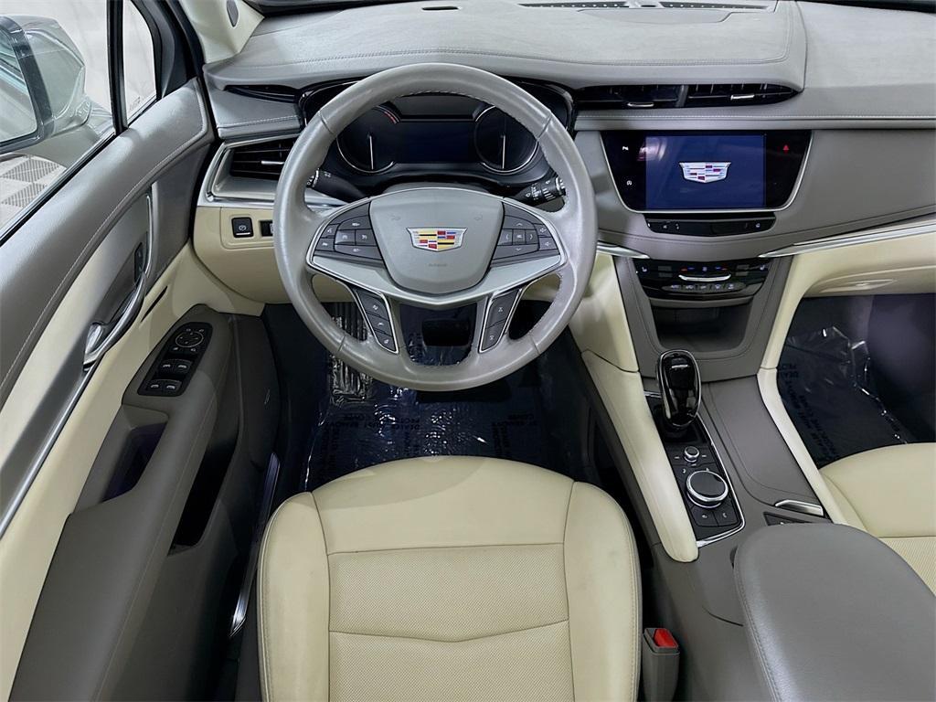 used 2022 Cadillac XT5 car, priced at $35,996