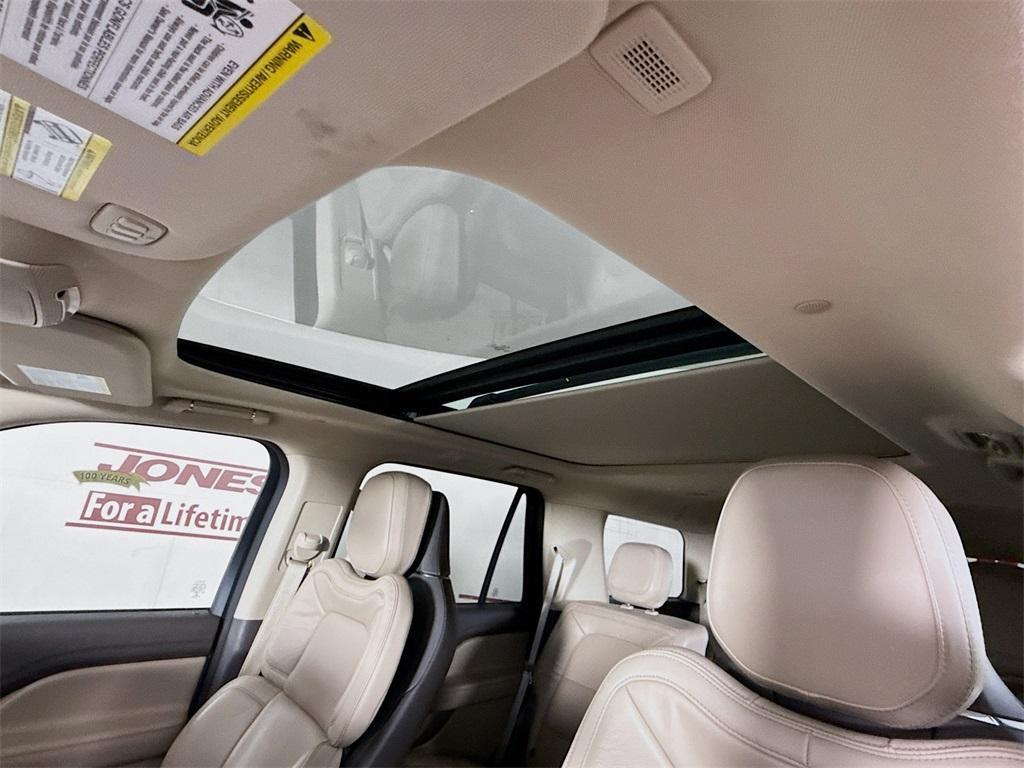 used 2022 Lincoln Navigator car, priced at $63,999