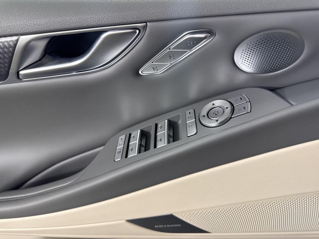 new 2025 Genesis G80 car, priced at $69,495
