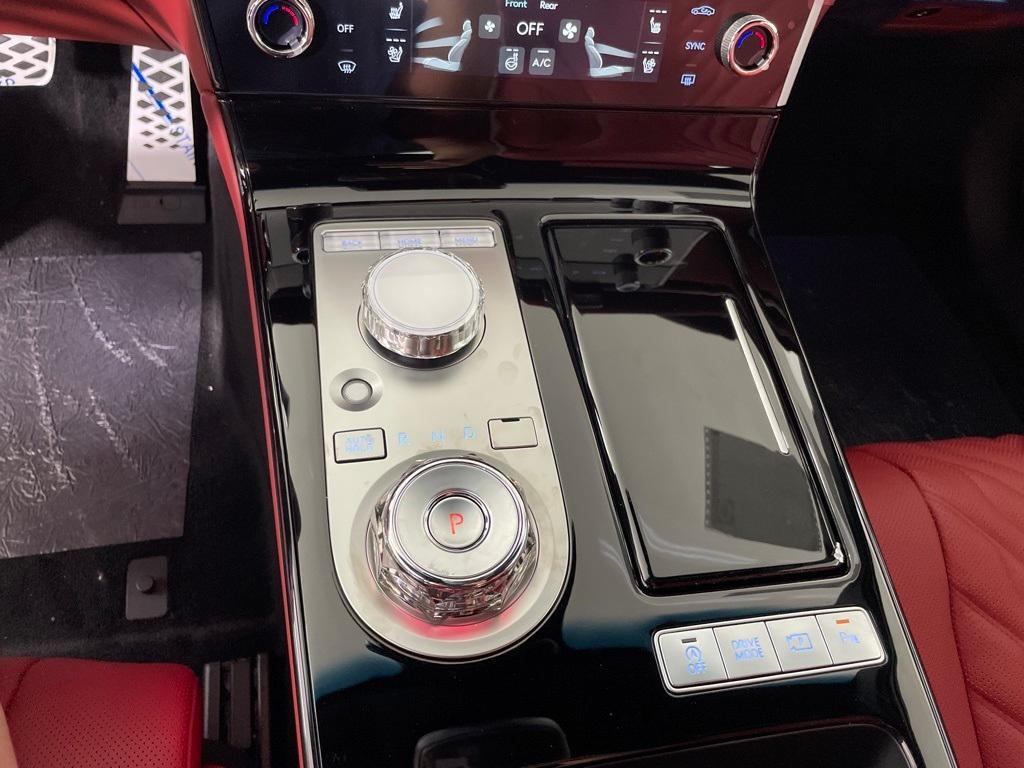 new 2025 Genesis G80 car, priced at $70,155