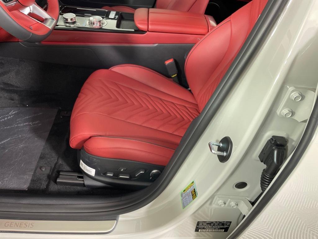 new 2025 Genesis G80 car, priced at $70,155