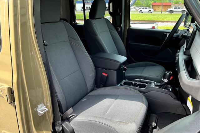 new 2025 Jeep Gladiator car, priced at $46,239