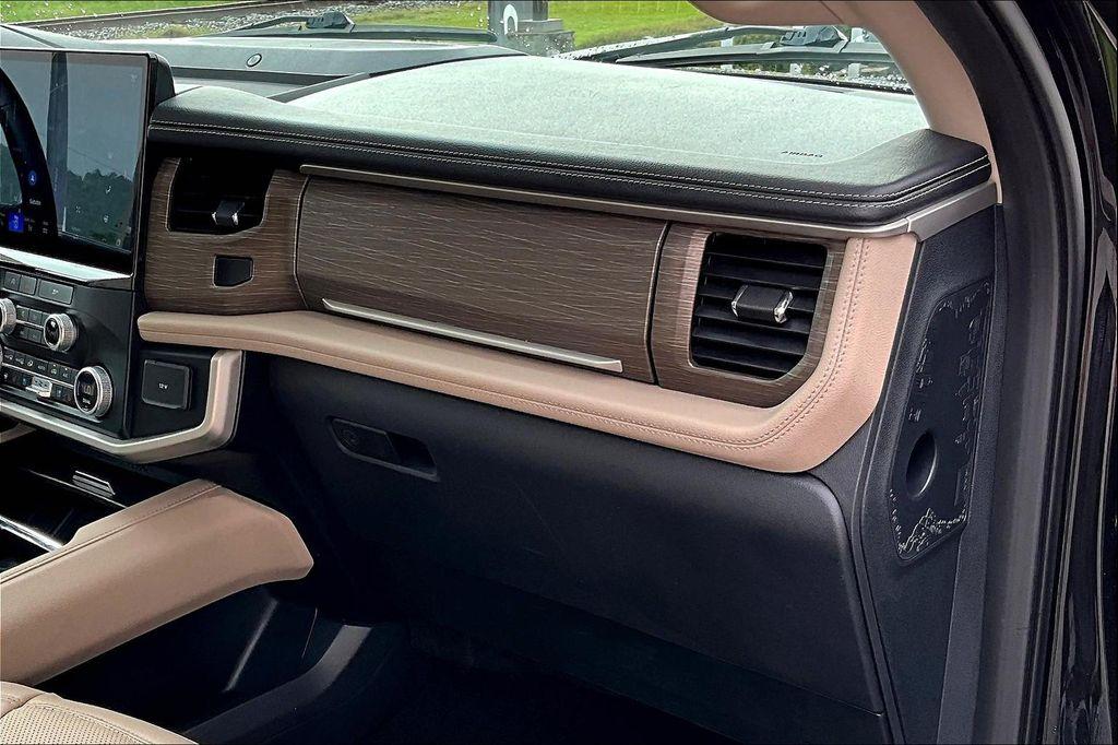 used 2024 Ford Expedition car, priced at $55,477