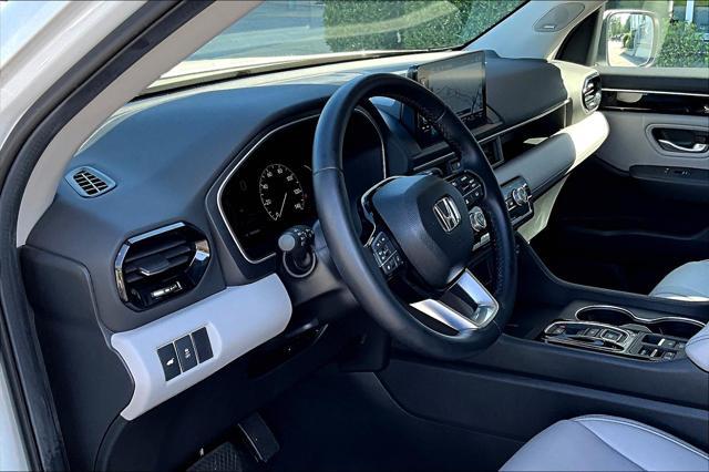 used 2025 Honda Pilot car, priced at $43,636