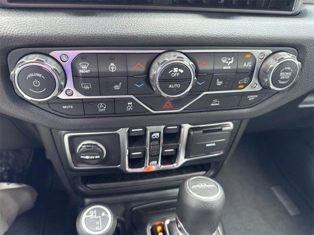 new 2025 Jeep Gladiator car, priced at $43,246