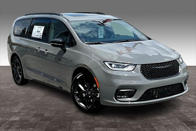 new 2025 Chrysler Pacifica car, priced at $47,996