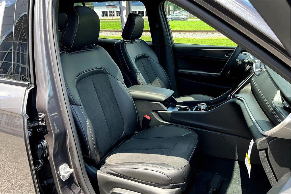 new 2025 Jeep Grand Cherokee L car, priced at $42,743