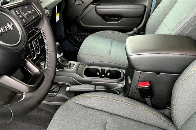 new 2025 Jeep Gladiator car, priced at $38,996