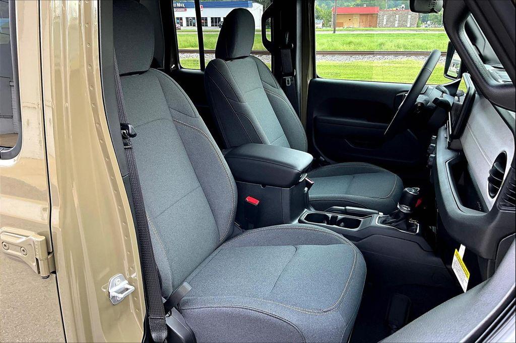new 2025 Jeep Gladiator car, priced at $42,744