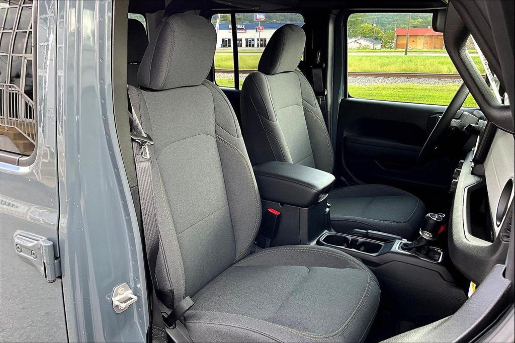 new 2025 Jeep Gladiator car, priced at $43,748