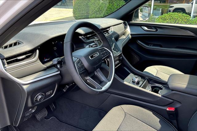 new 2025 Jeep Grand Cherokee car, priced at $34,997