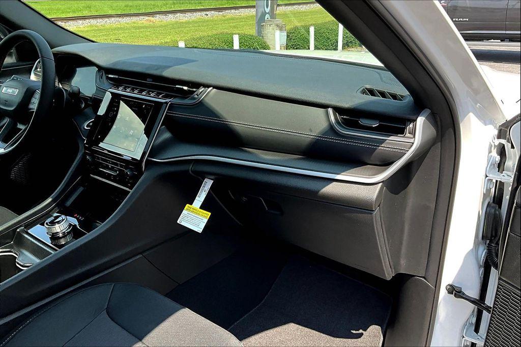 new 2025 Jeep Grand Cherokee car, priced at $34,476