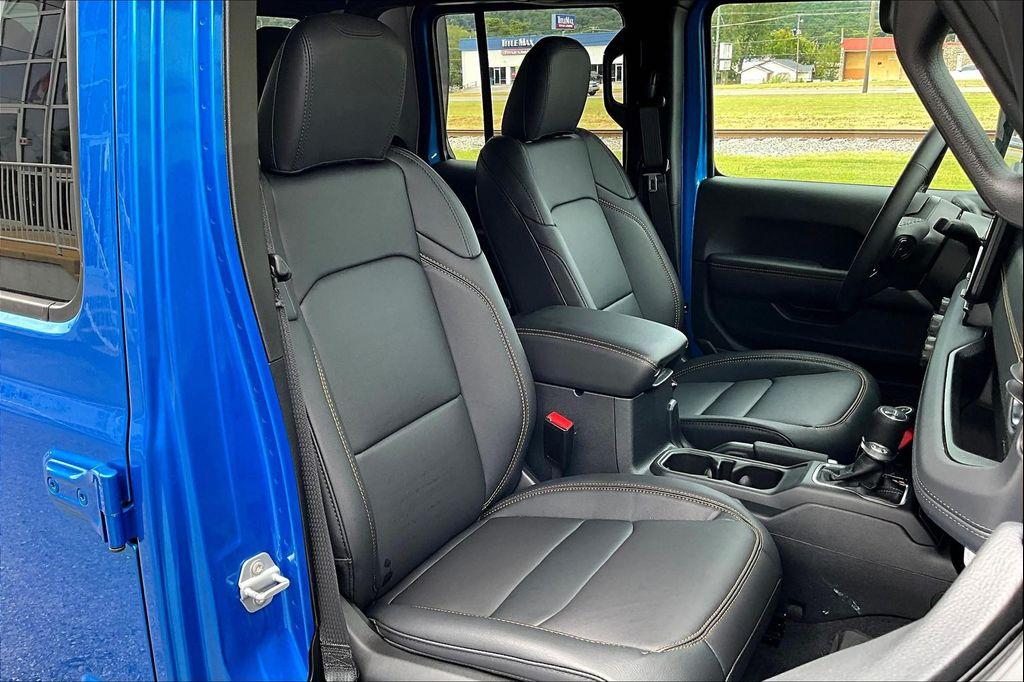 new 2025 Jeep Gladiator car, priced at $43,495