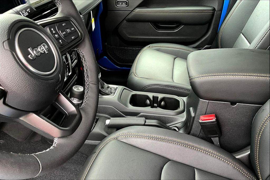 new 2025 Jeep Gladiator car, priced at $43,495