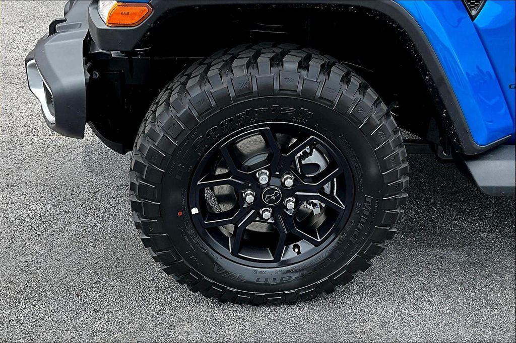 new 2025 Jeep Gladiator car, priced at $43,495