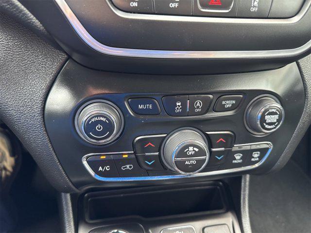 used 2023 Jeep Cherokee car, priced at $17,996