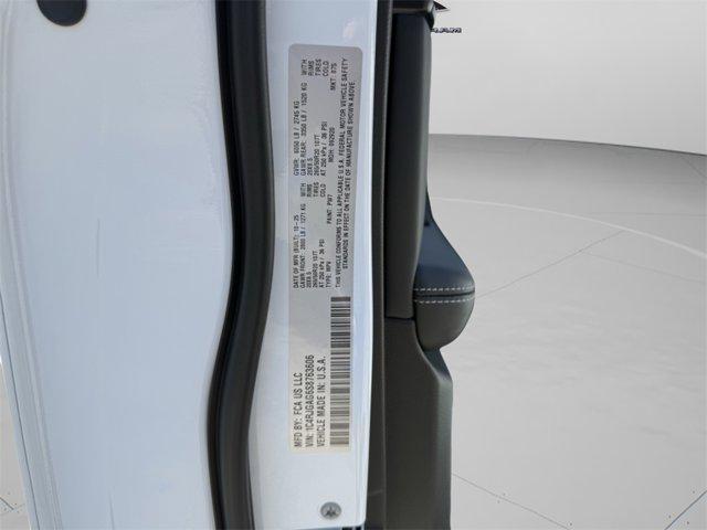 new 2025 Jeep Grand Cherokee car, priced at $42,614