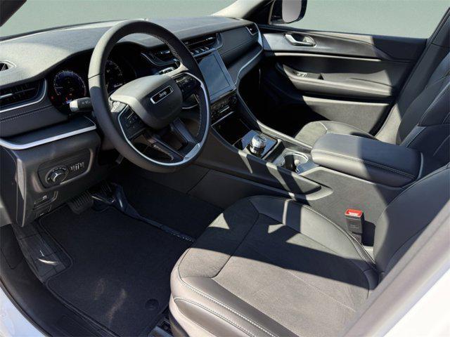 new 2025 Jeep Grand Cherokee car, priced at $42,614