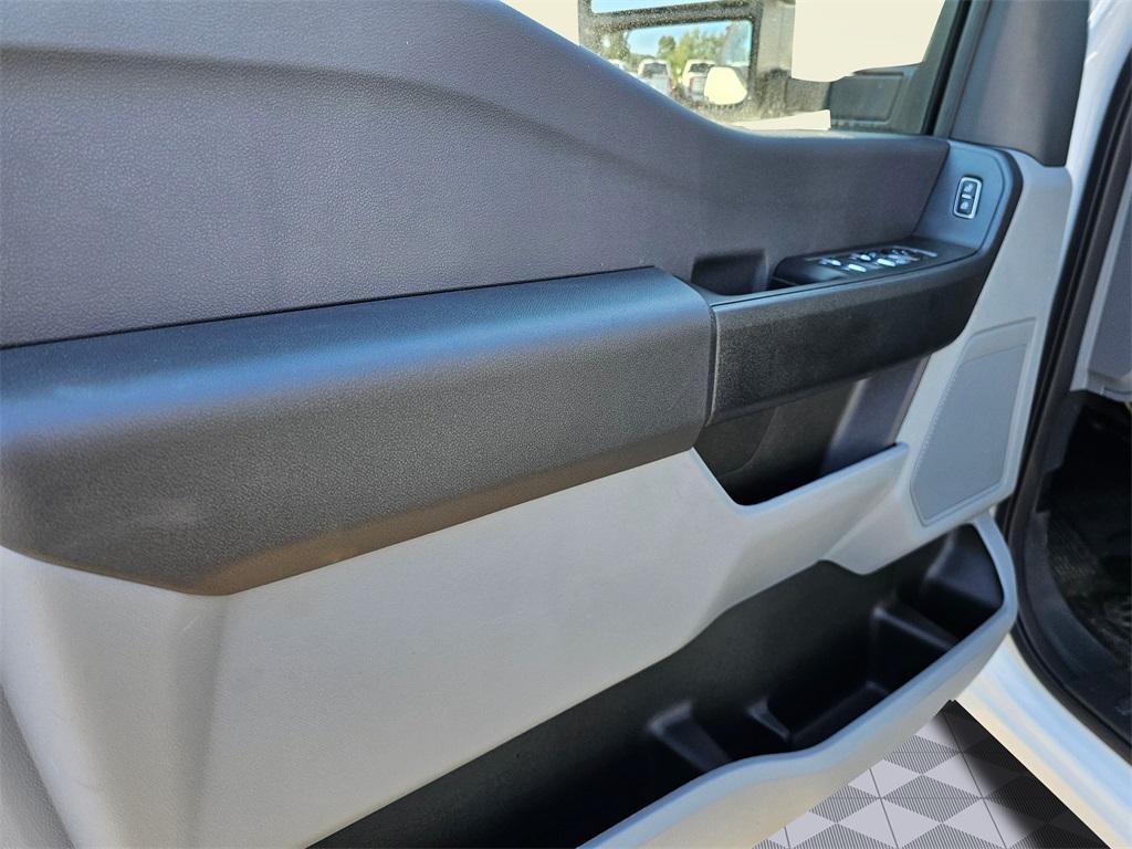 new 2025 Ford F-350 car, priced at $67,055