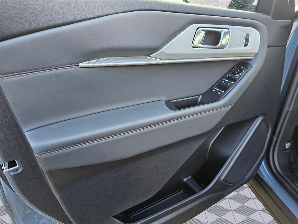 new 2025 Ford Explorer car, priced at $51,305