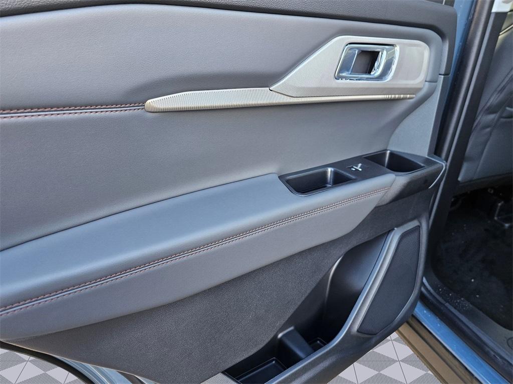 new 2025 Ford Explorer car, priced at $51,305