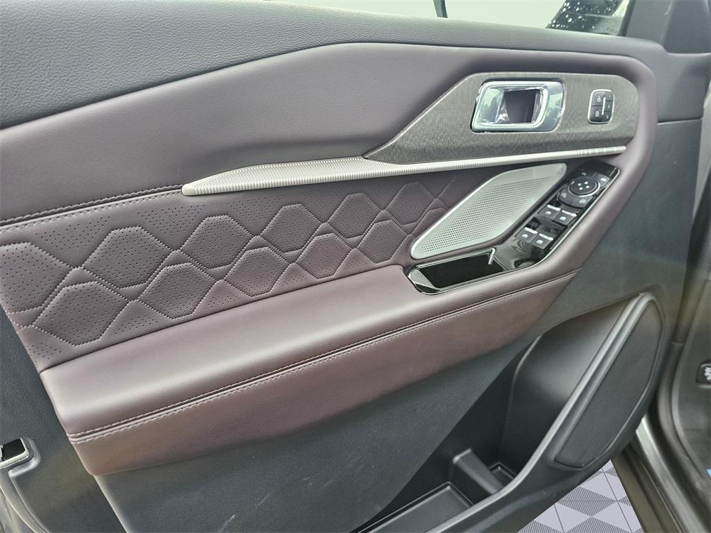 new 2025 Ford Explorer car, priced at $59,525