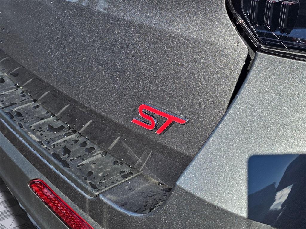 new 2025 Ford Explorer car, priced at $62,290