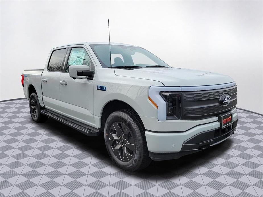 new 2024 Ford F-150 Lightning car