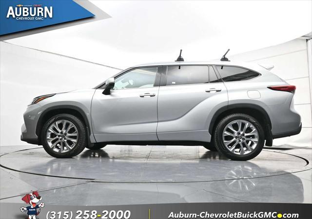 used 2021 Toyota Highlander car, priced at $33,133
