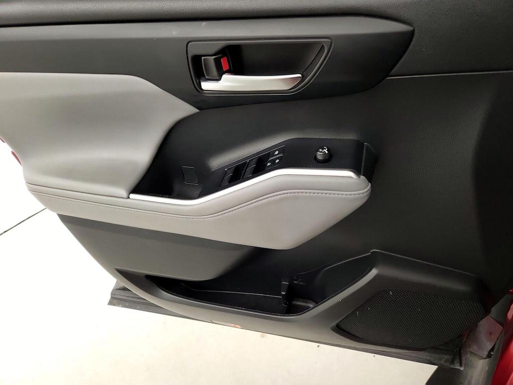 used 2022 Toyota Highlander car, priced at $31,998