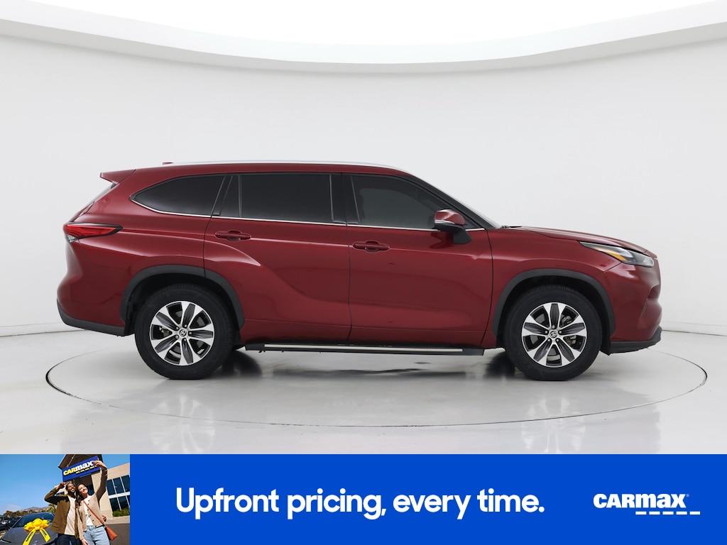 used 2022 Toyota Highlander car, priced at $31,998